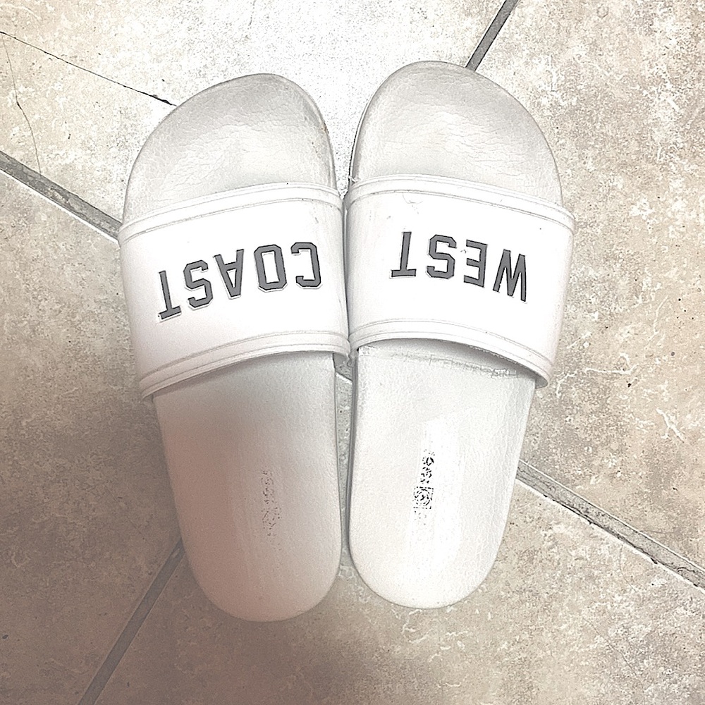 I sell comfortable and good sandals